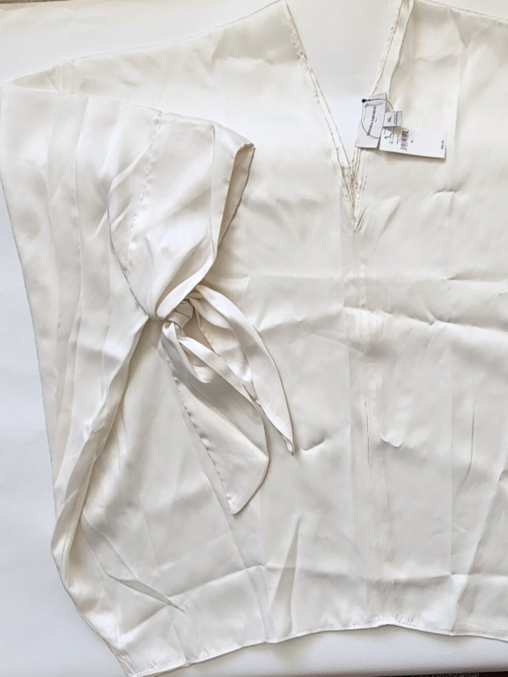 Banana Republic Satin V-neck  Blouse – Size XL